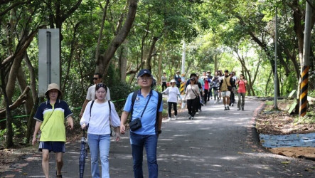 南投縣府400員工登山促進健康　盼轉化優質服務