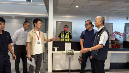 航港局視導金門港　維持小三通託運行李調降措施