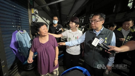 台南安南區廢棄物起火爆炸釀15傷　黃偉哲急返國慰問