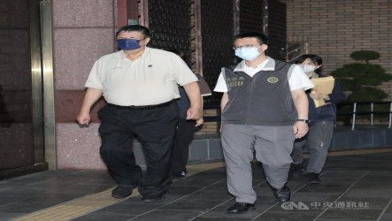 涉詐領助理費、收受不正利益　陳雪生200萬元交保