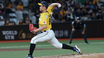 桃猿10分差大勝　兄弟派野手宋晟睿登板飆153公里