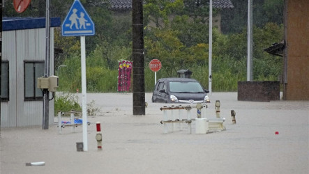 日本富山、石川暴雨致災　冰見市民眾：水淹到胸部
