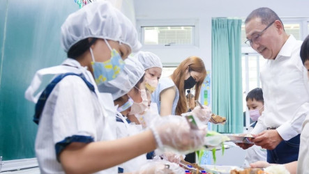 新北免費營養午餐上路　侯友宜要求品質不打折