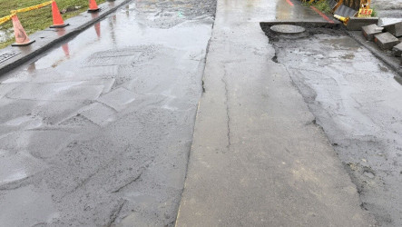 高雄仁武區京文街路面下陷　市府緊急灌漿回填
