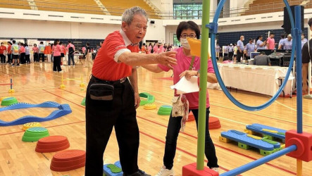 日常動作變趣味競賽　弘道助長者維持生活自主能力
