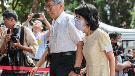 柯文哲二審首度出庭未受訪 高院先審政治獻金案