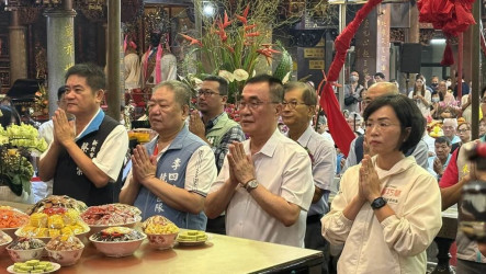 李四川蘇巧慧新北同框拜廟　各自曝競選總部進度