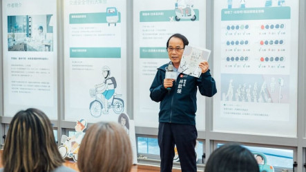 高雄交通安全月閱讀出發　鳳山國中師生共創交安繪本