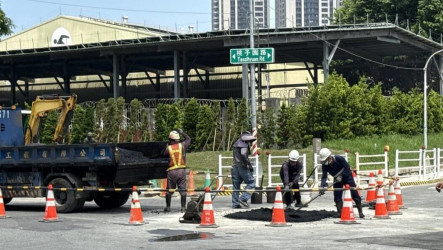 高雄左營區路口坑洞回填　中午開放通行