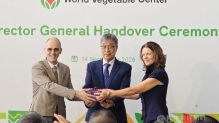 世蔬中心主任交接　陳駿季允支持強化研發設施
