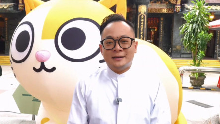 童子瑋引巨貓9/24基隆港展出  謝國樑頒聘書感謝調解委員