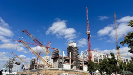 台積電德國廠封頂儀式　擇吉日、滿鏟土融入台灣習俗