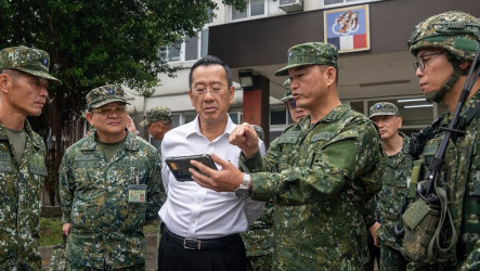 顧立雄秋節慰勉基隆駐軍　盼以漢光為基礎精進戰備