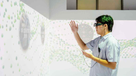 東吳大學啟用虛實融合教室　AI教育走向沉浸式體驗