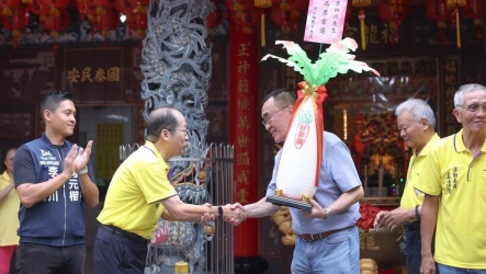 蘇貞昌拍肩等動作引熱議　李四川緩頰：無惡意