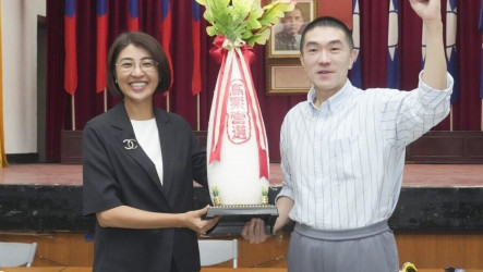許淑華為謝國樑打氣　童子瑋引進巨貓氣球24日展出