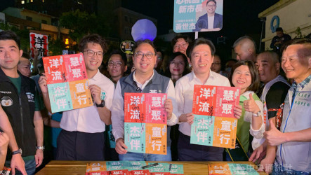 沈伯洋合體桃園市長參選人黃世杰　支持者擠爆中壢夜市