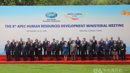 洪申翰出席APEC部長會議　大合照位於第一排