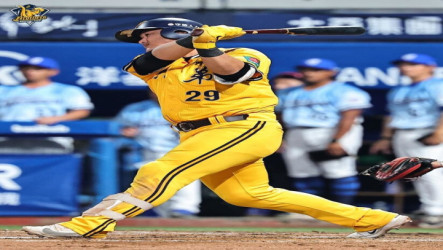 兄弟擊退悍將保下半季第1　陳俊秀敲致勝安