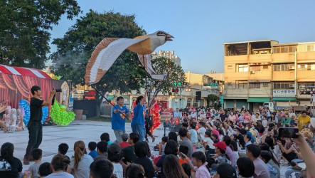 紙風車屏東團演出阿猴落地掃2　「縣鳥」伯勞鳥也客串