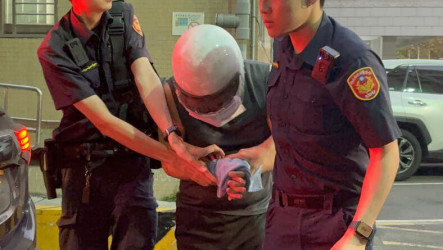 新北女童被掛不雅字眼紙板遊街　父涉違保護令遭聲押禁見