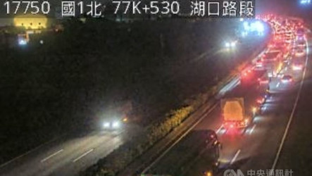 國1北上75.3公里遊覽車火燒車　回堵約2公里