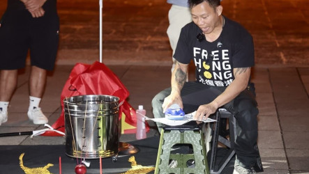 中國「十一」在台港人團體集會　以「打小人」行動劇關注自由人權