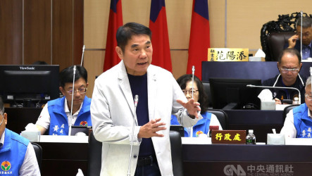 苗市文華國小校舍外牆磁磚剝落嚴重　鍾東錦指示改善