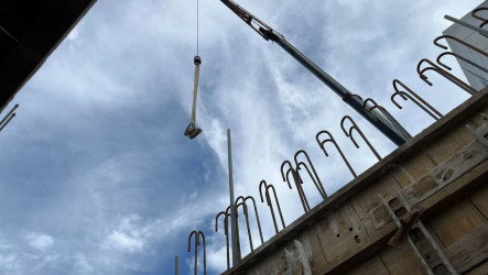 吊掛板材墜落砸死工人　基市府要求停工徹查原因