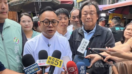 台鐵基隆站掛看板　謝國樑指特殊關係童子瑋反批抹黑
