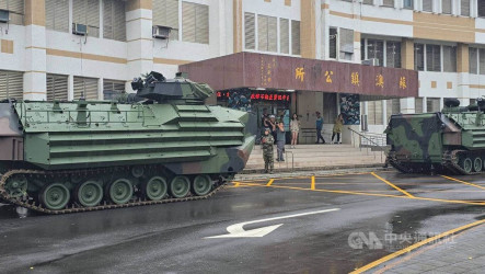 颱風薔琵來襲　國軍AAV7兩棲突擊車進駐宜蘭蘇澳