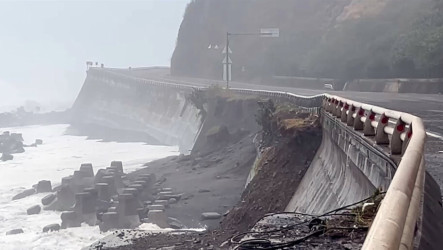 台東風浪增強　港口吊車落海、南迴公路多良段路基流失