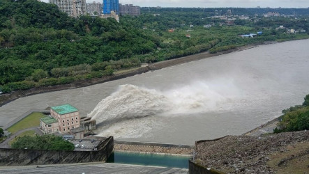 颱風薔琵帶來降雨　石門水庫調節放水蓄水率回升至100%