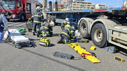 彰化市曳引車與機車擦撞　夫妻倒臥車底雙亡