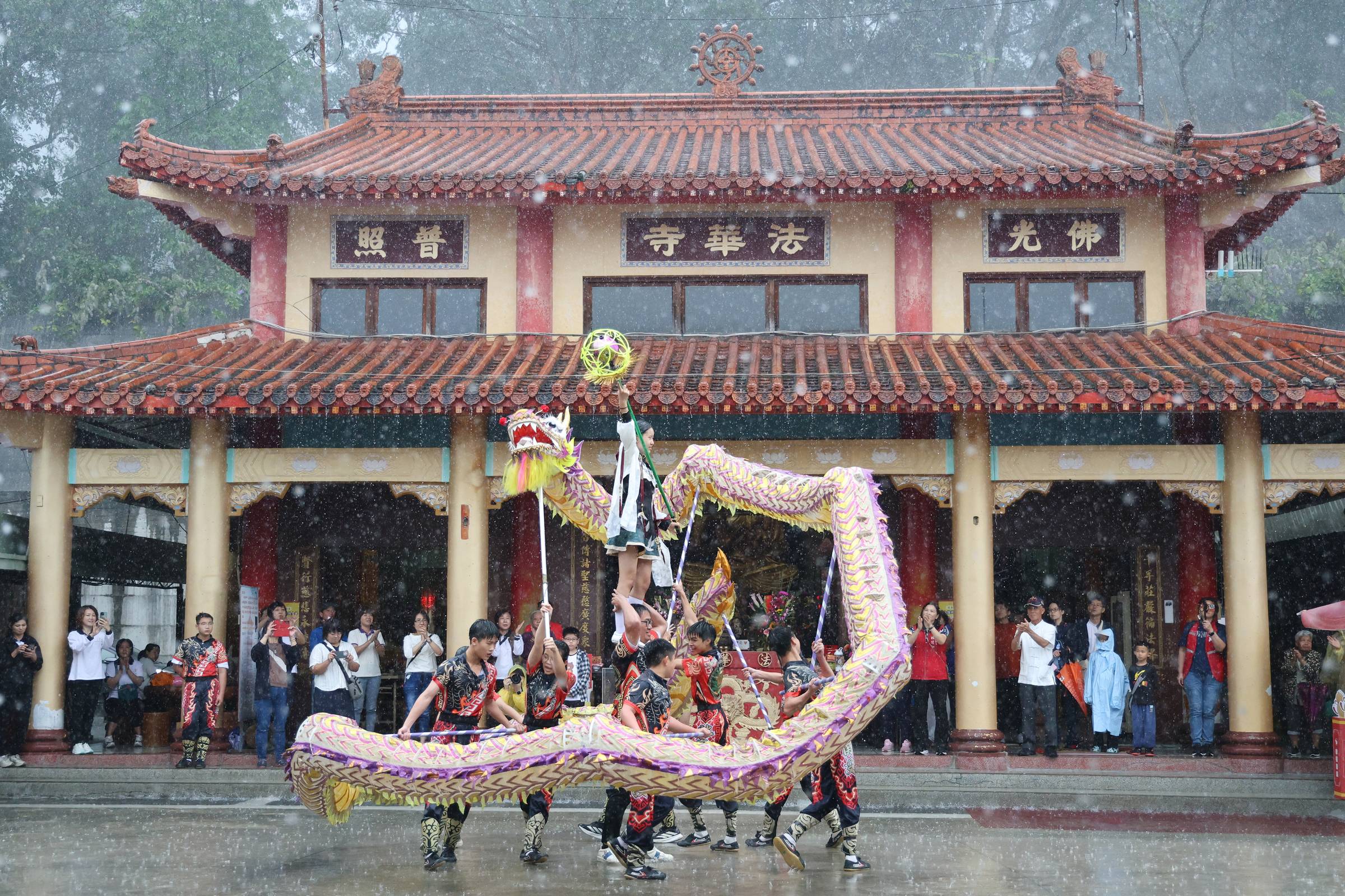 【信仰走讀新體驗】 走進中寮龍鳳秘境！南投寺廟文化節融合公益，帶動「香客成遊客」經濟熱潮