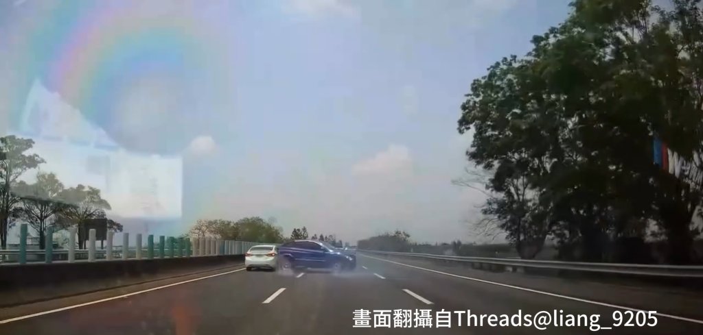 影／開到睡著？國道3號休旅車急煞失控　跨3線「甩尾270度」撞車