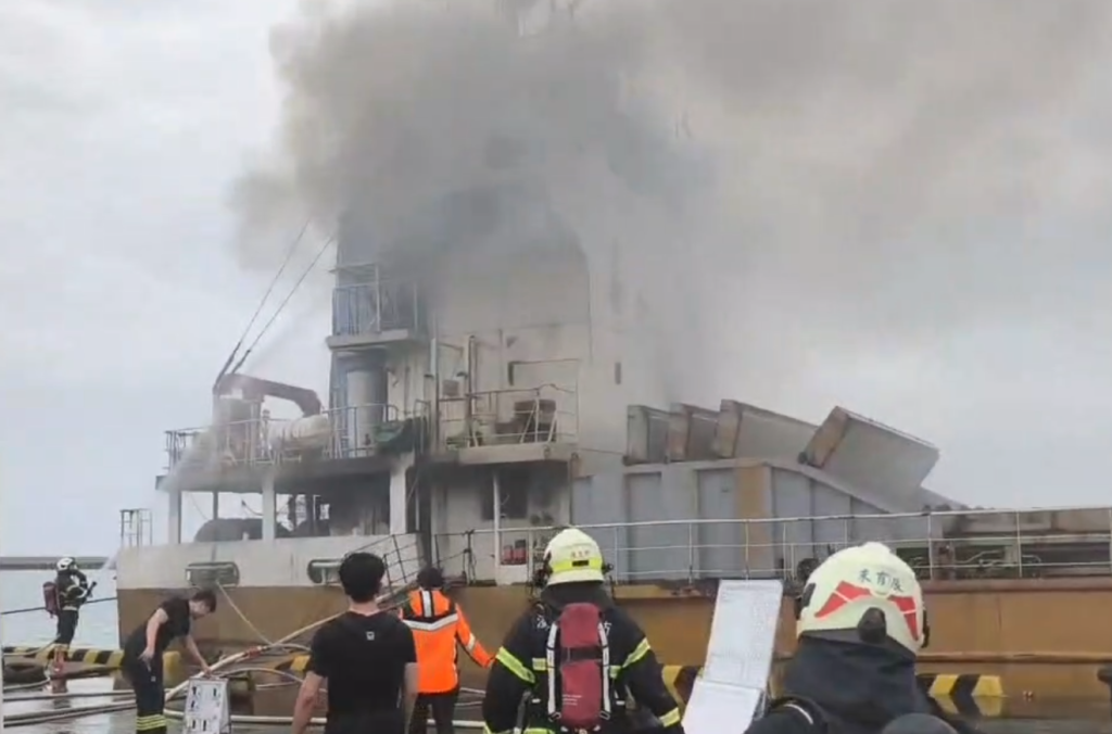 澎湖火燒船！　貨船1樓餐廳起火延燒3樓層100平方公尺