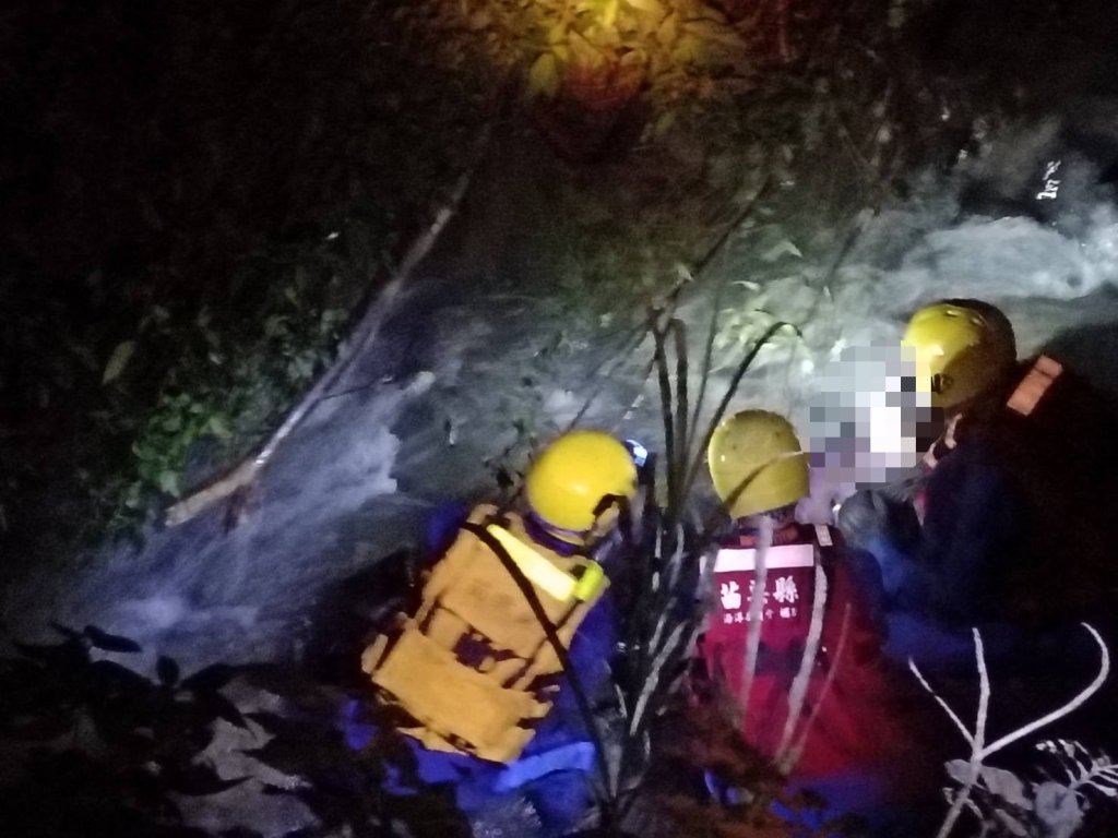 久旱不雨山區找水源　苗栗獅潭男子不慎墜溪谷死亡！