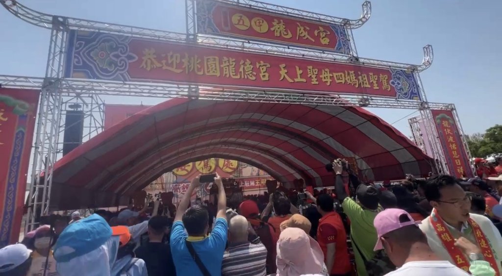 9天8夜徒步400公里！桃園龍德宮媽祖南下高雄　五甲龍成宮盛大接駕