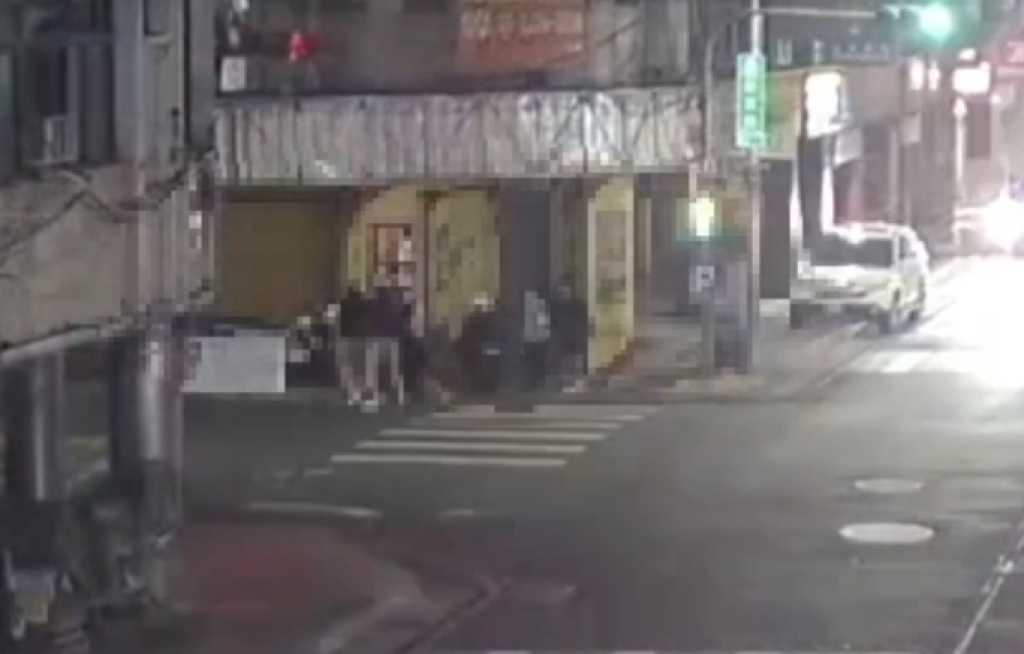 藥妝店女員工口角撂男友到場爆肢體衝突！　新莊警迅速到場逮捕送辦