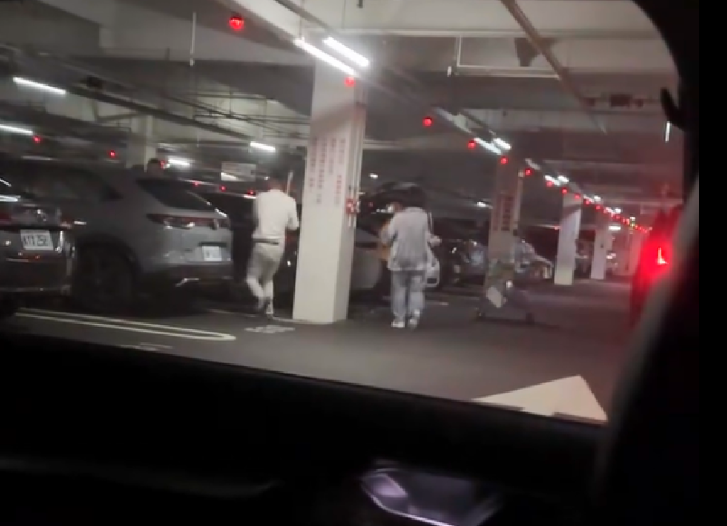 影／北屯好市多變格鬥場！停車場驚見男「持球棒瘋狂輸出」　警鎖定身分查緝到案