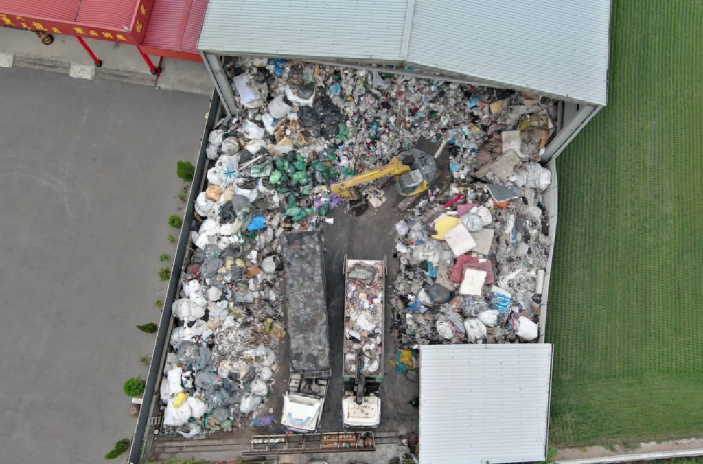 彰化查獲非法廢棄物堆置逾5000千立方公尺！　19名被告1人遭羈押