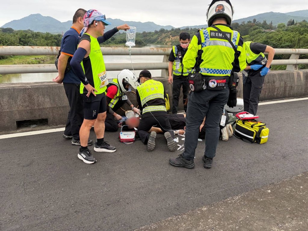 快訊／新北鐵道馬拉松爆意外！47歲跑者突吐血倒地一度無心跳　送醫插管搶救中