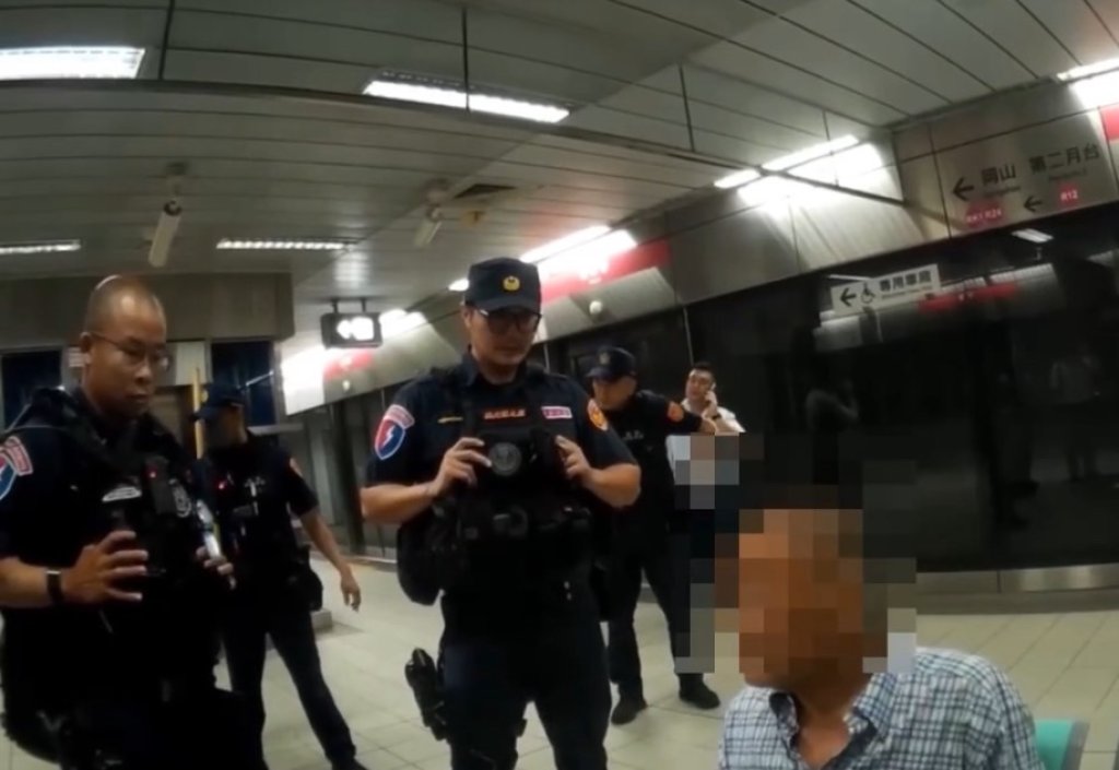 捷警轄區謎雲1／高雄男捷運車廂內亮刀！派出所、保大秒到場「捷警姍姍來遲」