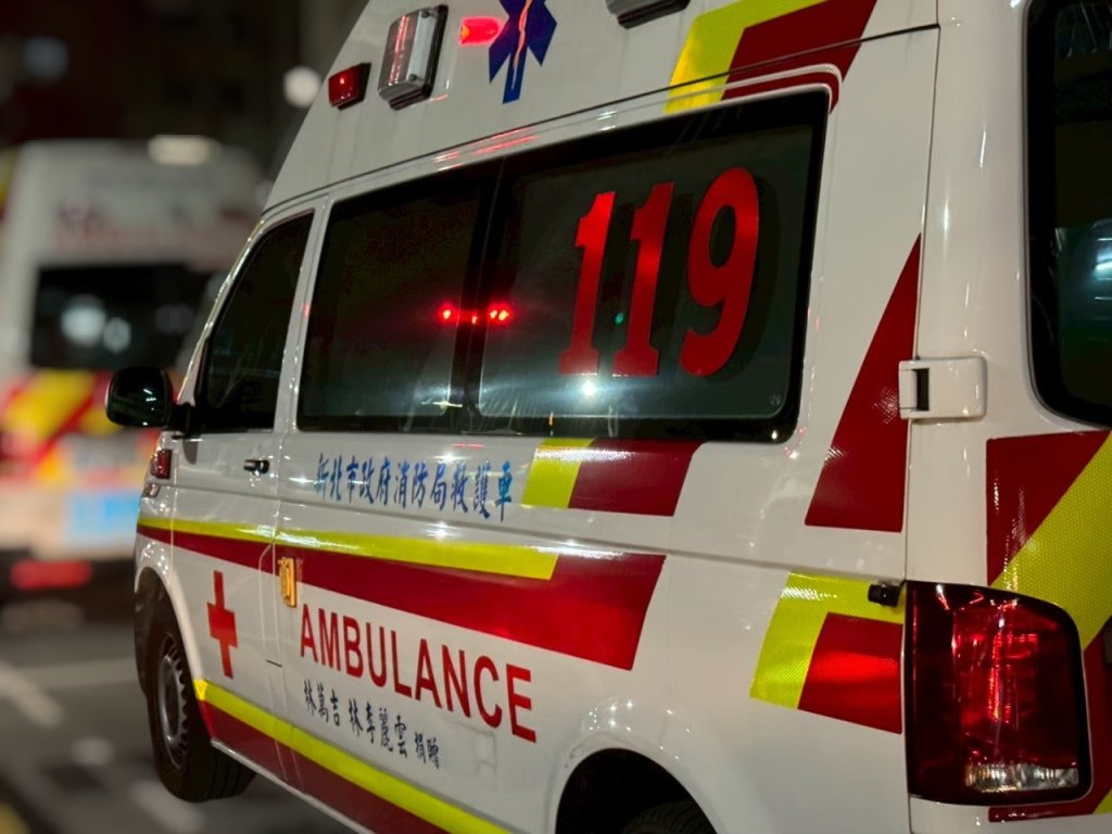 快訊／三重忠孝橋驚傳婦人落水！警消派艇救起已無生命跡象