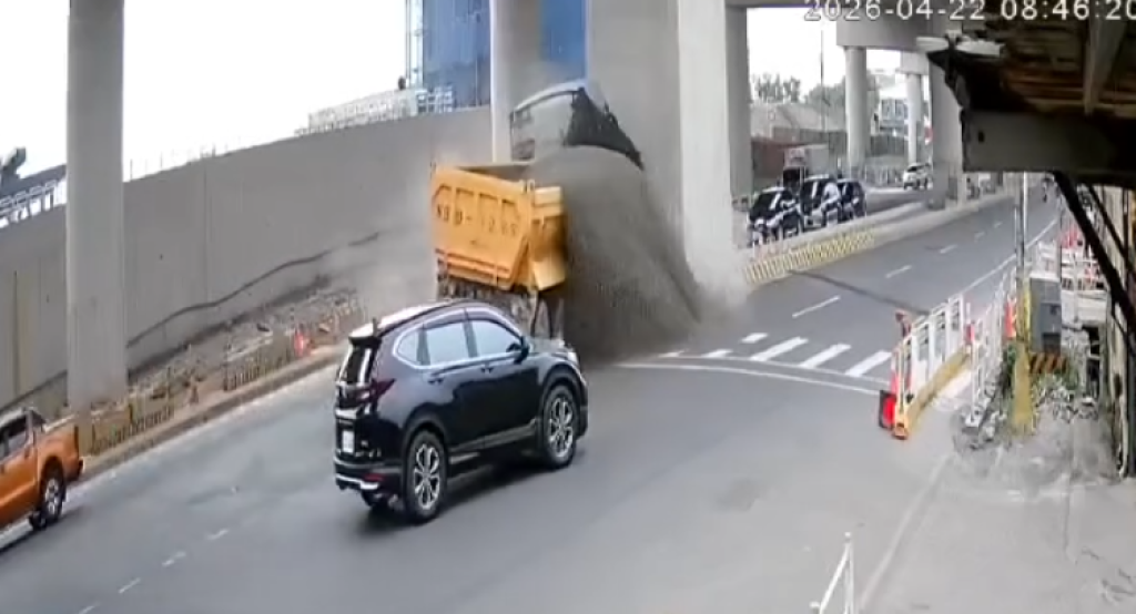 撞擊畫面曝光！大園砂石車撞捷運石墩　駕駛受傷送醫