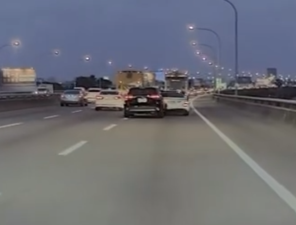 警匪追逐畫面曝光！台74線車輛碰撞追逐　嫌犯落網人員均平安