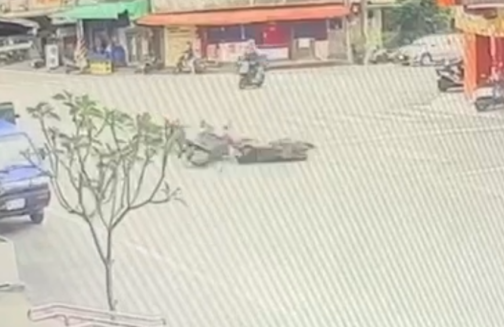 死亡車禍撞擊畫面曝光！中埔女子騎機車闖紅燈撞另輛機車　釀一死一傷