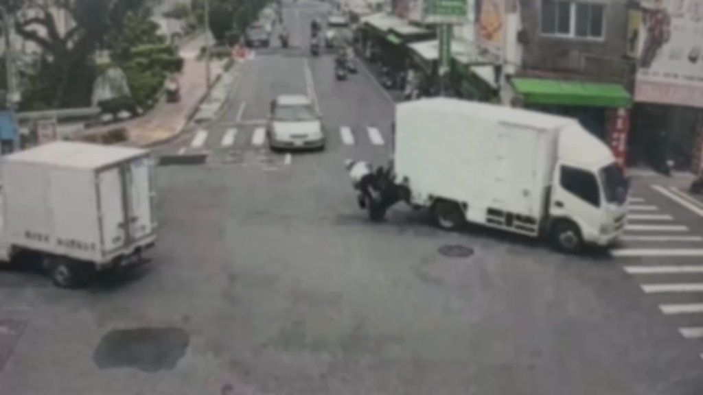 台南騎士酒駕猛撞貨車！疑想私下和解 警到場酒測超標送辦