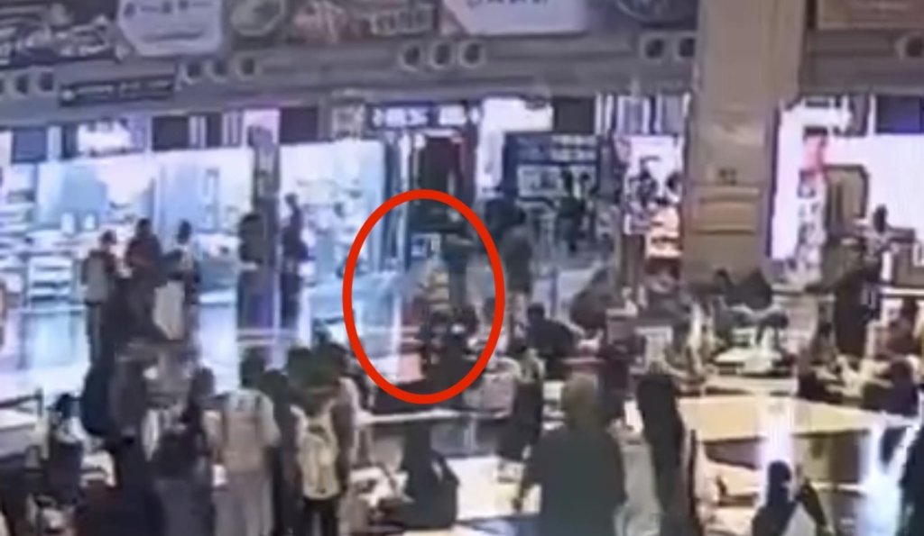 北車隨機攻擊！男狂踹3歲童再踩背　眾人嚇傻秒制止